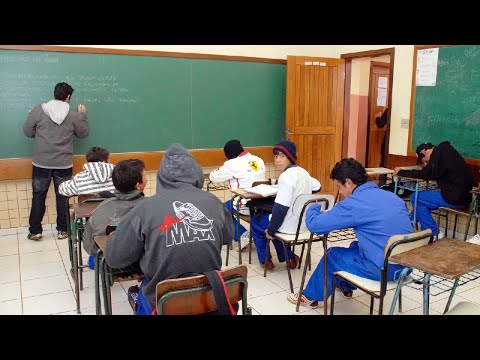 Por que o professor ganha tão pouco?