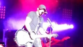 My Baby&#39;s Guns N Roses - Brantley Gilbert