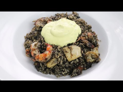 Arroz negro con calamares y gambas