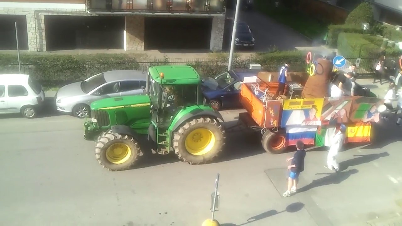 Carnevale 2014/03/08, sfilata in via Costa a Trezzano sul Naviglio.