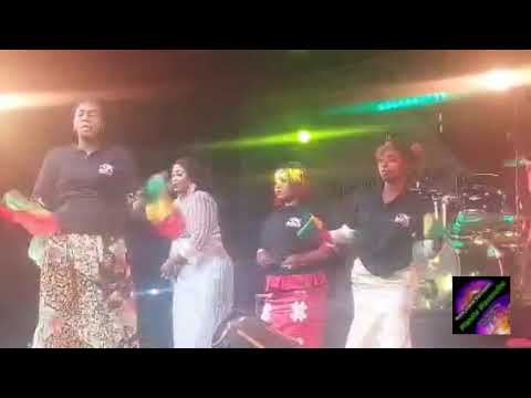 Etoiles montantes du Wassoulou au prestation au Fiwa avec le son de l'armée Malienne