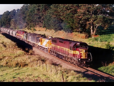 Some massive Australian diesel locomotive combinations - ATN - April 2002