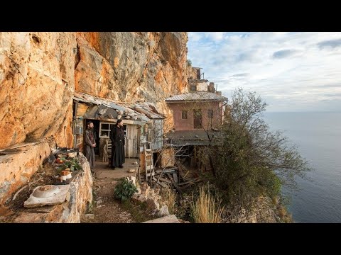 Συνάντηση με ασκητή στην Έρημο του Αγίου Όρους Συνάντηση με ασκητή στην Έρημο του Αγίου Όρους