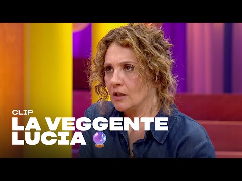 Edoardo Ferrario si fa leggere i tarocchi dalla veggente Lucia | Prova Prova Sa Sa - S2