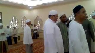 Download lagu Habib Salim Asy Syatiri Ziarah Makam Abah Guru Sekumpul mp3 Download lagu Habib Salim Asy Syatiri Ziarah Makam Abah Guru Sekumpul mp3