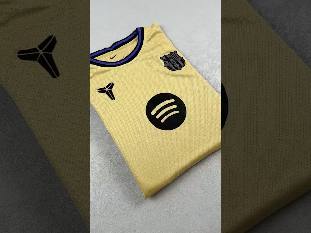 Vídeo relacionado con Stock Futbol F.C Barcelona - Kit fútbol infantil temporada 25-26 | Azul y granate a rayas | Personalizable nombre y dorsal | Camiseta y pantalón