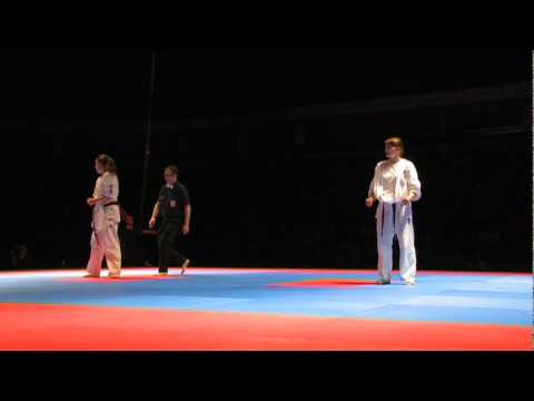Csenge Szepesi vs. Mikstaité Inga - European (Shin)Kyokushin Karate Championship 2011 Vilnius