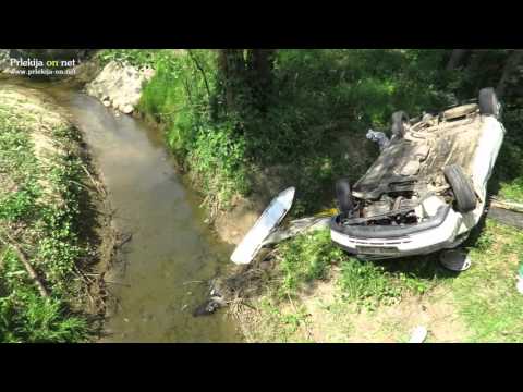 Voznica zletela s ceste v potok