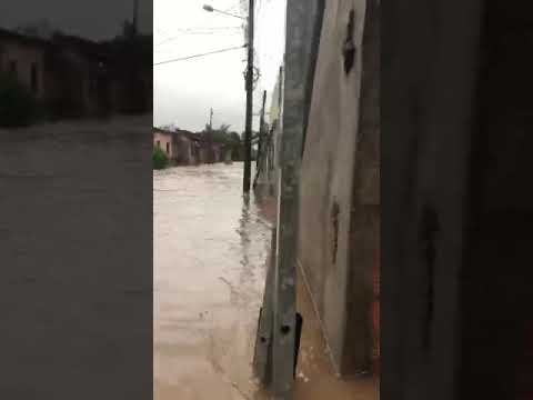 A chuva alagou a Avenida 2, no Paranã, em Paço do Lumiar, no Maranhão