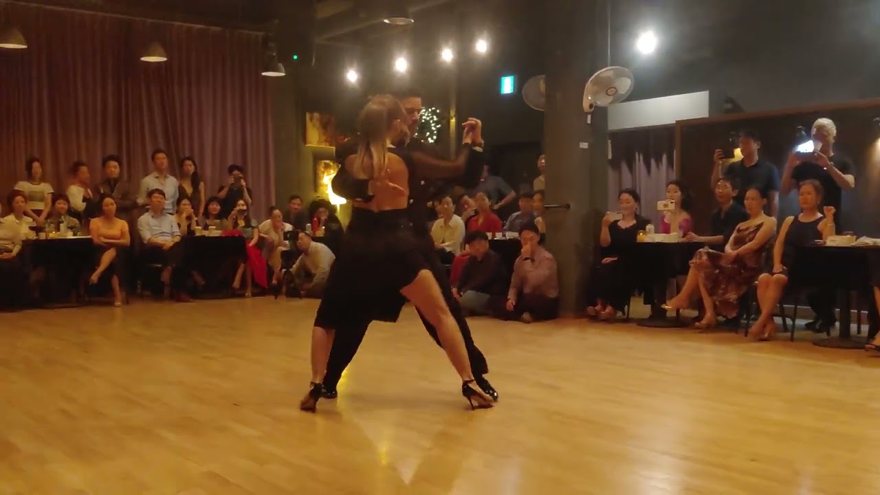 Video thumbnail for Dana Zampieri & Luciano Paulino