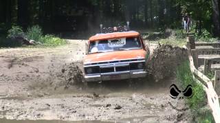 preview picture of video 'Kickin Up Mud at Michigan Mud Bog'