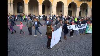 preview picture of video 'Catena umana a Mortara contro lo spandimento di fanghi'