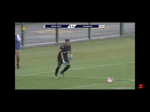 Goleiro Lorran contra o Palmeiras 