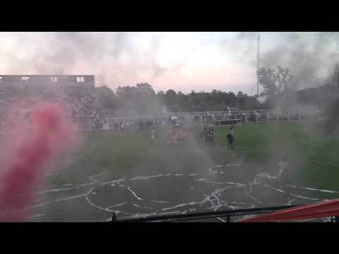 "Recibimiento Douglas Haig [Miguel Morales - 16/10/12]" Barra: Los Fogoneros &bull; Club: Douglas Haig