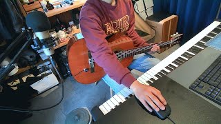 仕事を早退してBUMP OF CHICKENを弾き語る一般人男性
