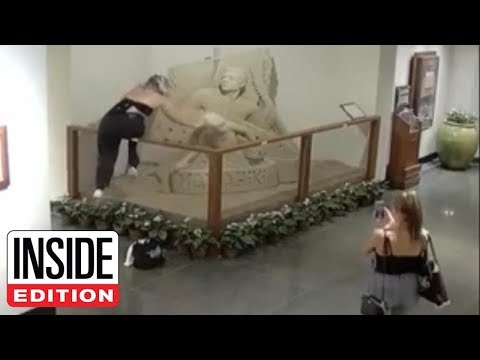 ハワイの象徴的なホテルで砂の彫刻を破壊しているところをティーンが捕まる (Teen Caught Destroying Sand Sculpture at Iconic Hawaii Hotel)