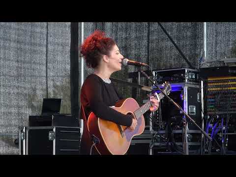 Edwina Hayes @Moonbeams 2025