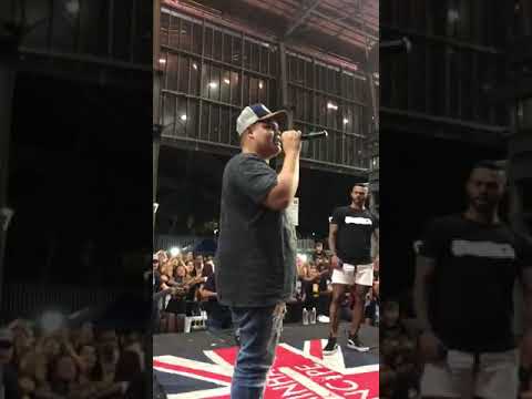 Cantor Robinho e Chininha é príncipe no samba da feira