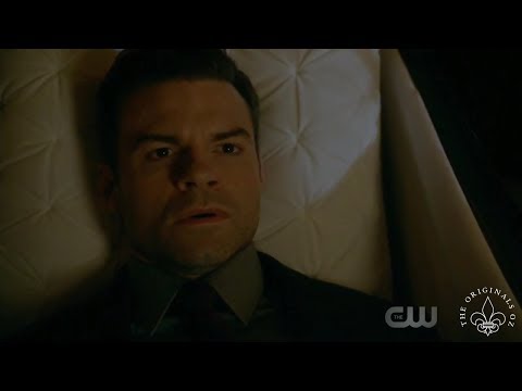 The Originals 4x11 Freya puts Elijahs soul back in his Original body. Hayley "talks" to Jackson