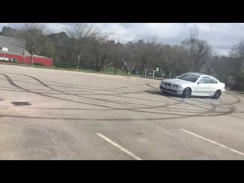WarDRIFT // drift and donut on the parking lot // BMW 330ci