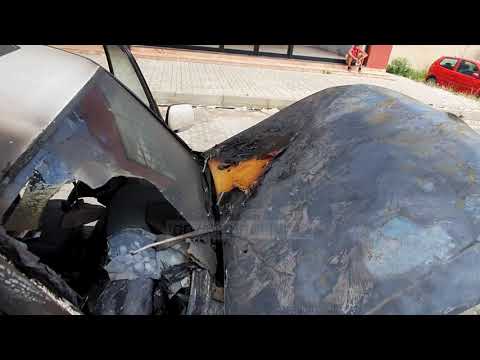 Digjet në parkim makina e një doganieri në Vlorë