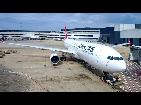 Qantas Airbus A330-300  Economy Review - Sydney to Brisbane  (QF506) Video