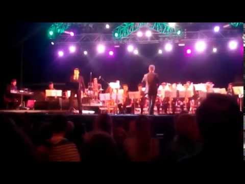 FEELING GOOD -  Miguel Rodrigues [voz] - com Big Band Cons. Mús. Águeda - (live@ AGITÁGUEDA 2015)