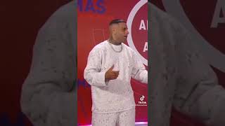 Nicky jam se afeita la barba yese muy raro 🧔🏻-👦🏻