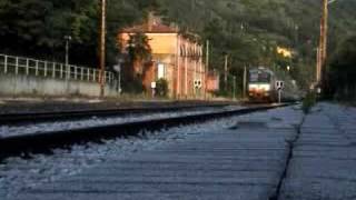 preview picture of video 'Incontro di treni al tramonto'