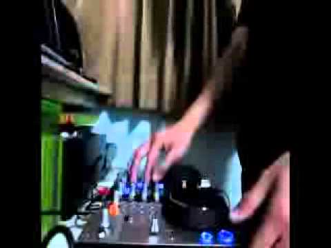 Edwin C - Sunday Various Mix (Hercules - DJ Console 4MX)(b).wmv