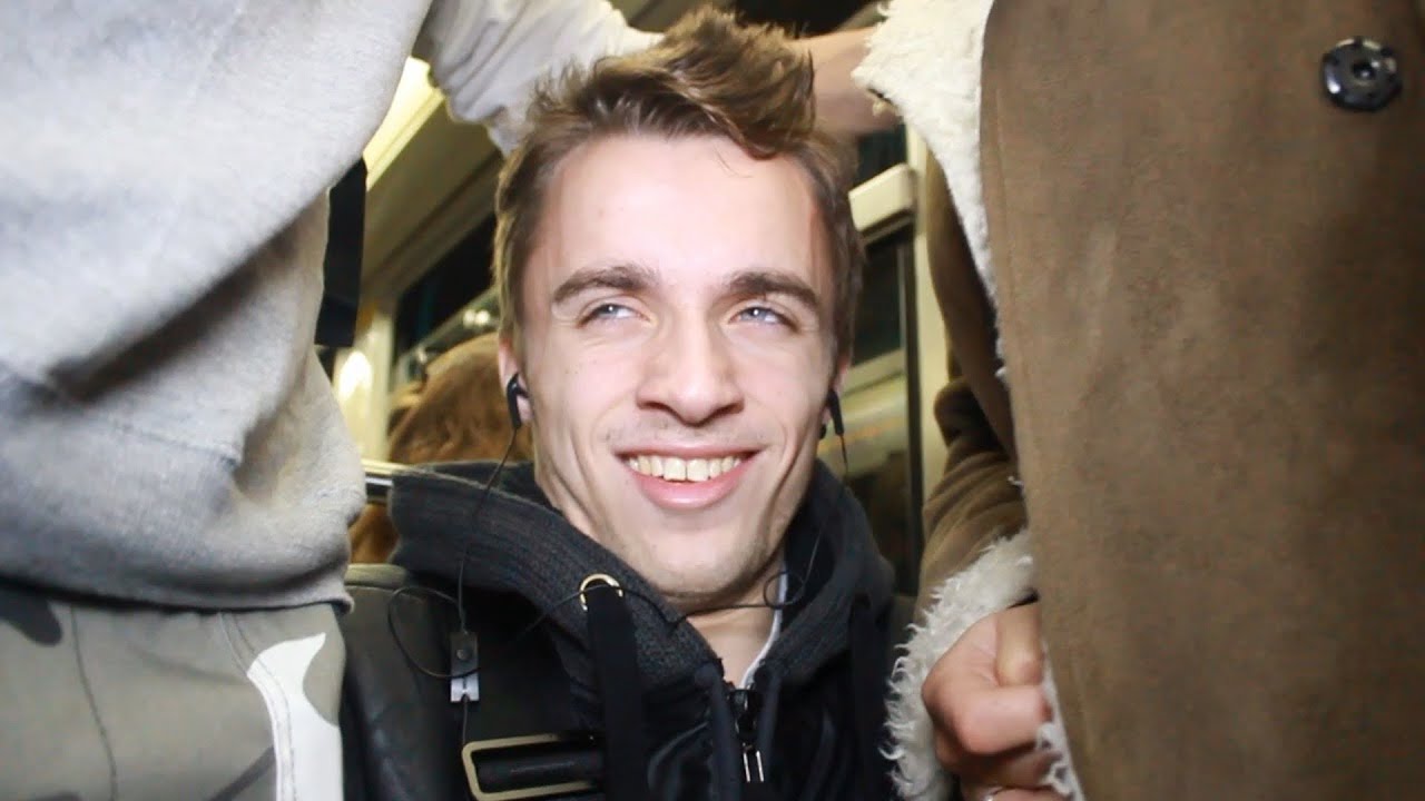 12 TRUCS CHIANTS DANS LE MÉTRO/RER thumbnail