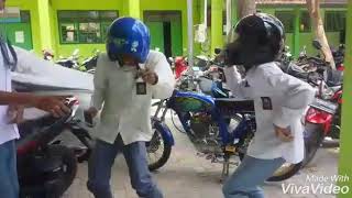 Download lagu via vallen holiday goyang holiday story WA anak sekolah mp3