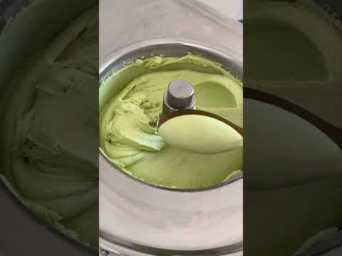 Helado de Aguacate, lima y coco.Avocado, lime and coconut ice cream.  #glace #helado  #glacier