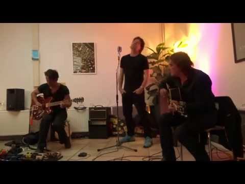 Dead Guitars - Wooden Head (4/5 live acoustic @ Coffeemania Utrecht 18.7.2015)