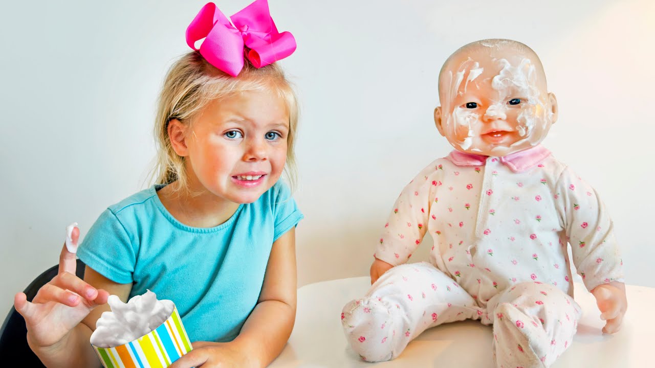 Naomi Pretends to be a Nanny for Baby