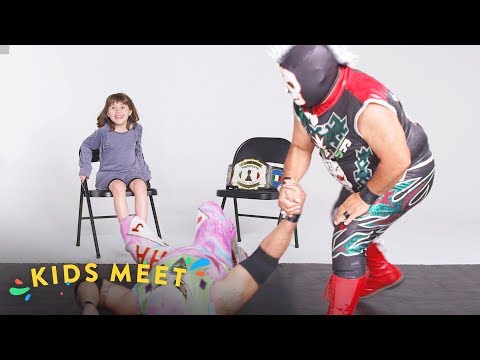 Kids Meet a Luchador | Kids Meet | HiHo Kids