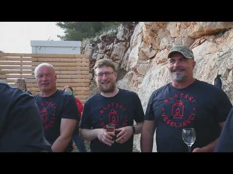 Oduvik je bila pisma,Dalmaciji zakon sveti.Pjevaju "Blatski Veseljavci"!