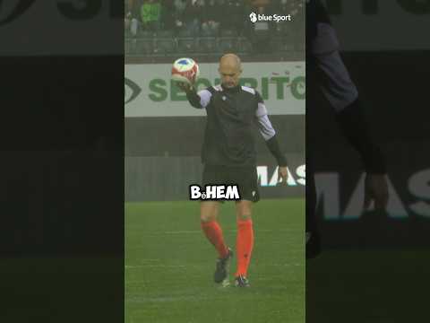 Proč rozhodčí před zápasem pouští míč na hřiště 😅😭#shorts #ronaldo