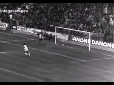 Mario Kempes (Valência) - 05/12/1976 - Valência 3x1 Hércules - 1 gol