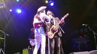 Nikki Lane &amp; Jonathan Tyler - Love's on Fire (Los Angeles - 3/24/17)