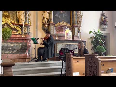 Prinosimo kruh ( darovna pjesma)                        Victoria & Toni Vidak