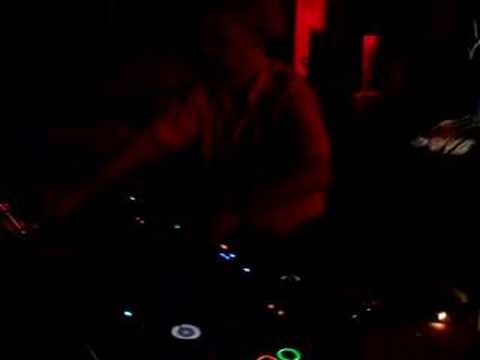 27.10.2007 - Red Session @ 2uo - Aston Martinez