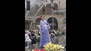 Desfile de Pilar Vera. Pasarela Andújar Flamenca.                    Canción de Alejandro Sanz