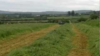 preview picture of video 'Fitzmaurices at silage'