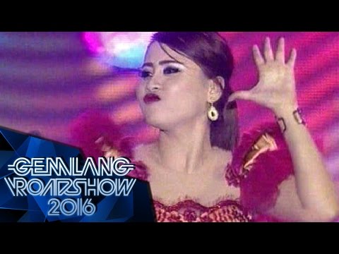 Wiwiek Sagita feat Dewi Amour " Sambalado " - Gemilang Roadshow Gresik (2/4)