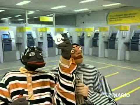 Nas Garras da Patrulha - Tizil e Boca de Penico tiram um selfie durante assalto a banco e...