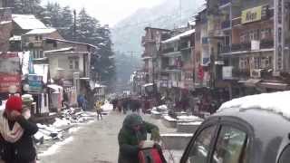 preview picture of video 'Manali Mall Road View after Snowfall'