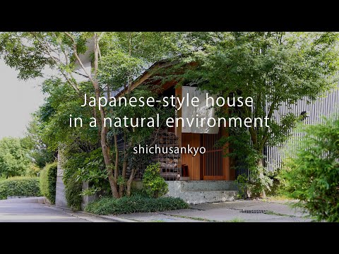 木-庭-天井-木-出窓-光-井戸