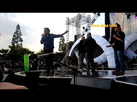 download lagu mp3 mp4 Video Cek Sound Rhoma Irama, download lagu Video Cek Sound Rhoma Irama gratis, unduh video klip Video Cek Sound Rhoma Irama