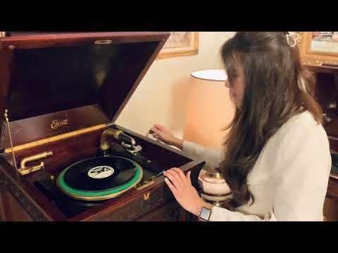 Beautiful Edison Diamond Disc Phonograph,